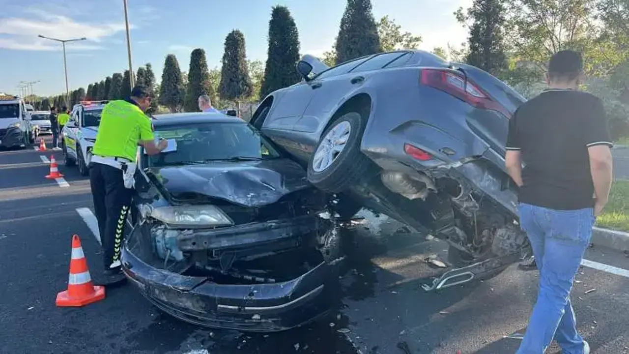 Nevşehir'de zincirleme kaza: 4 araç birbirine girdi, 5 yaralı var