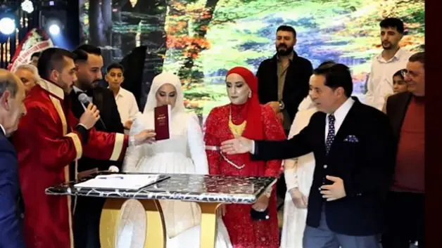 Nikah memurunun hareketi Ahmet Özer'i kızdırdı