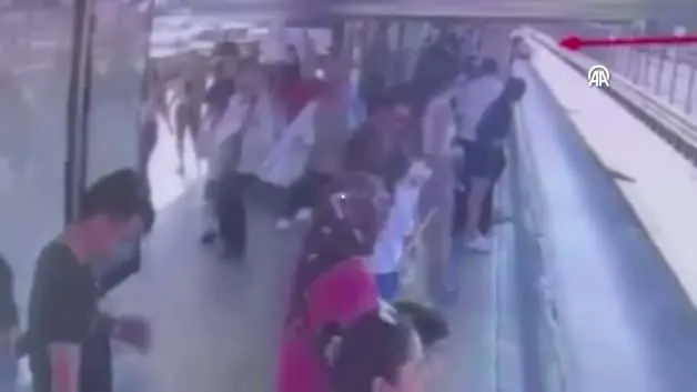 Nişanlısının önünde bıçaklanarak canice öldürülen gencin görüntüleri ortaya çıktı