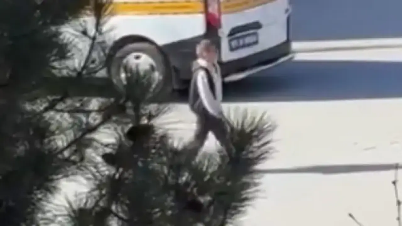 Okul tuvaletinde silah ve not bulundu! Polis anında harekete geçti