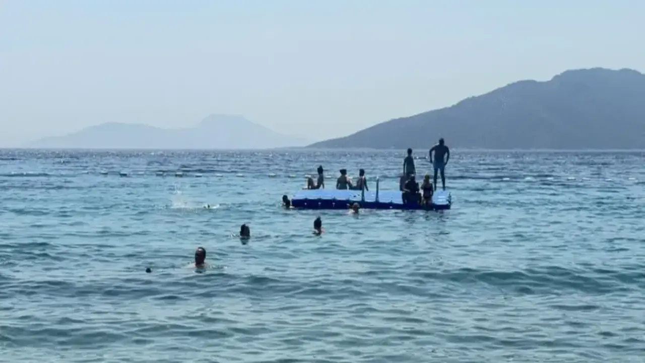 Okullar kapandı, Bodrum sahilleri doldu