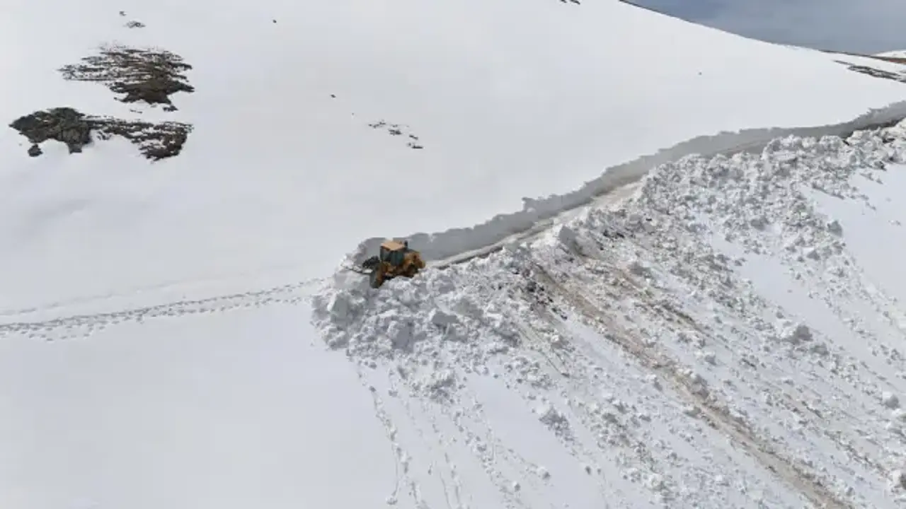 Ordu'da 4 metre kar! Mücadele sürüyor