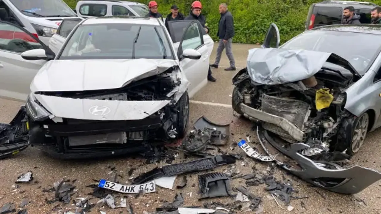 Ordu'da otomobiller çarpıştı: 3 yaralı