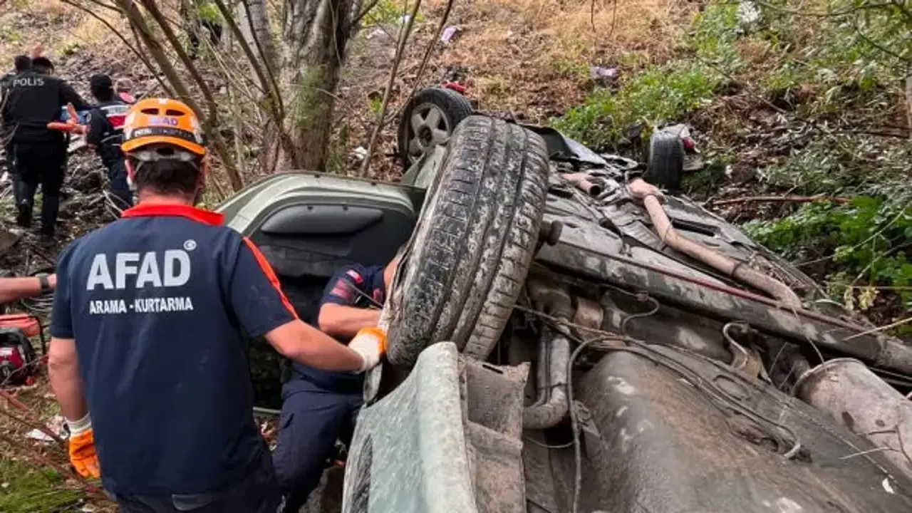 Otomobil dereye uçtu: 1 çocuk hayatını kaybetti, 4 kişi yaralandı