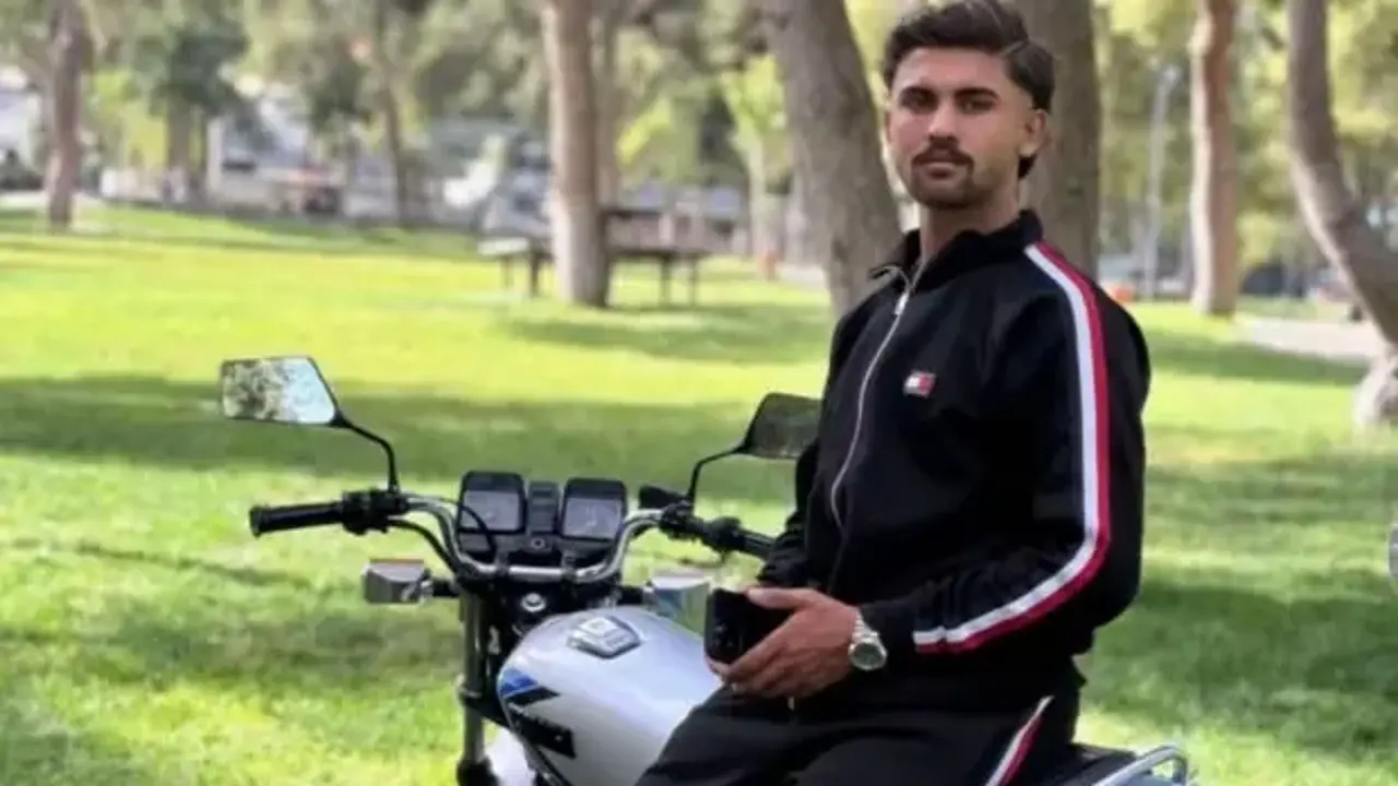 Otomobil ile çarpışan motosiklet sürücüsü genç öldü