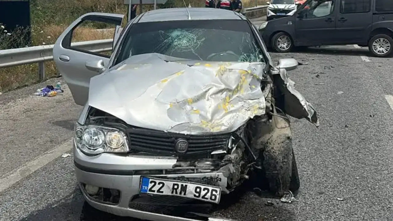 Otomobil ile hafif ticari araç çarpıştı: 6 yaralı