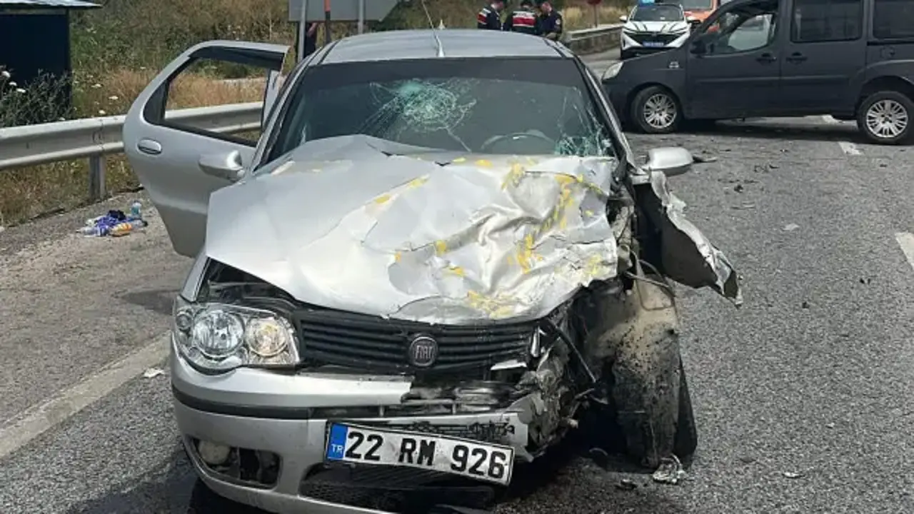 Otomobil ile hafif ticari araç çarpıştı: Yaralılar var