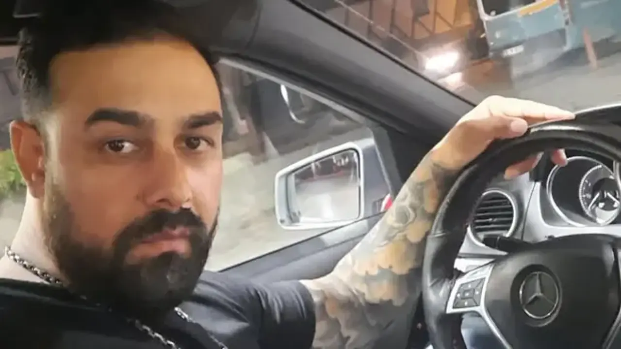 Otomobilde husumetlisi tarafından bıçaklanarak öldürüldü