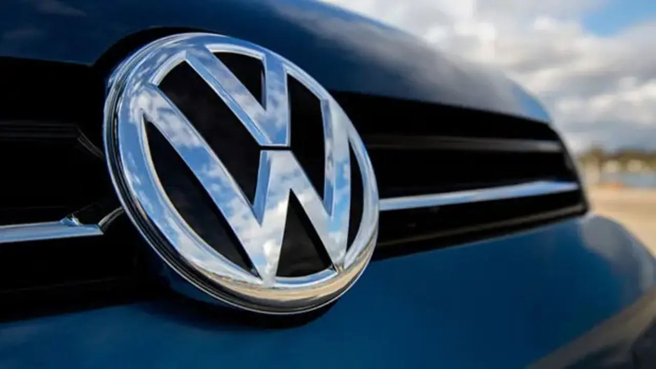 Otomotiv devi Volkswagen köşeye sıkıştı: Şirketini elden çıkardı
