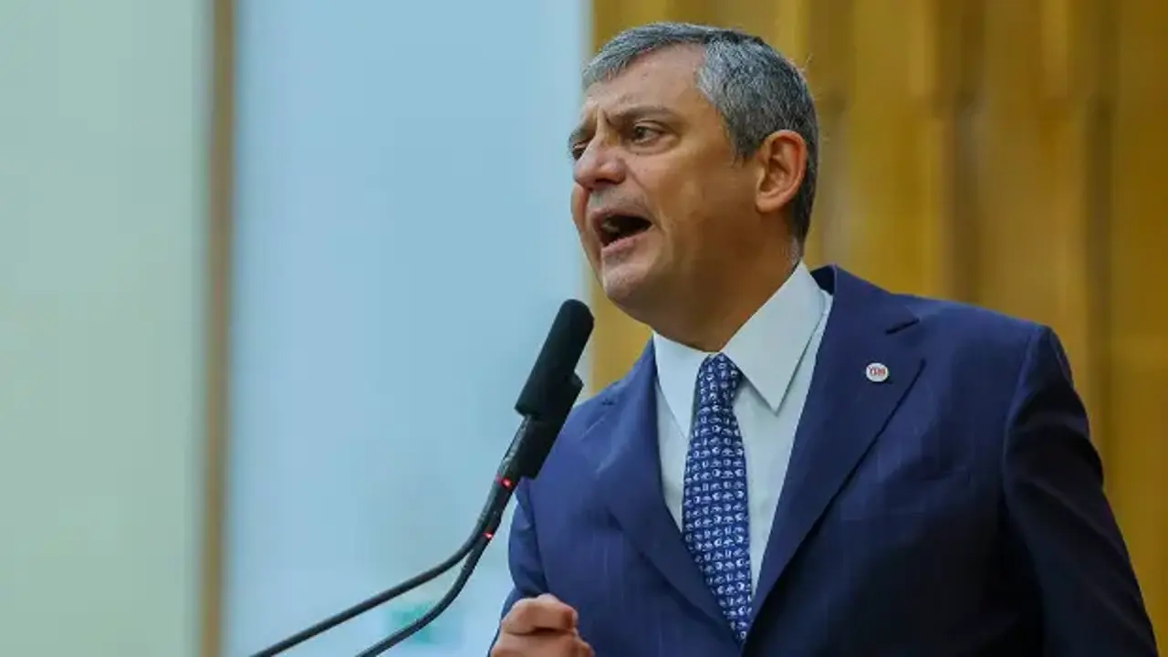 Özgür Özel ülke ülke gezip Türkiye'yi şikayet ediyor: Avrupa ülkesine yazdı!