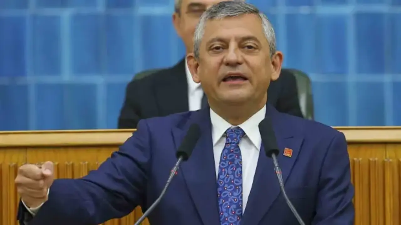 Özgür Özel'den yeni parti sinyali