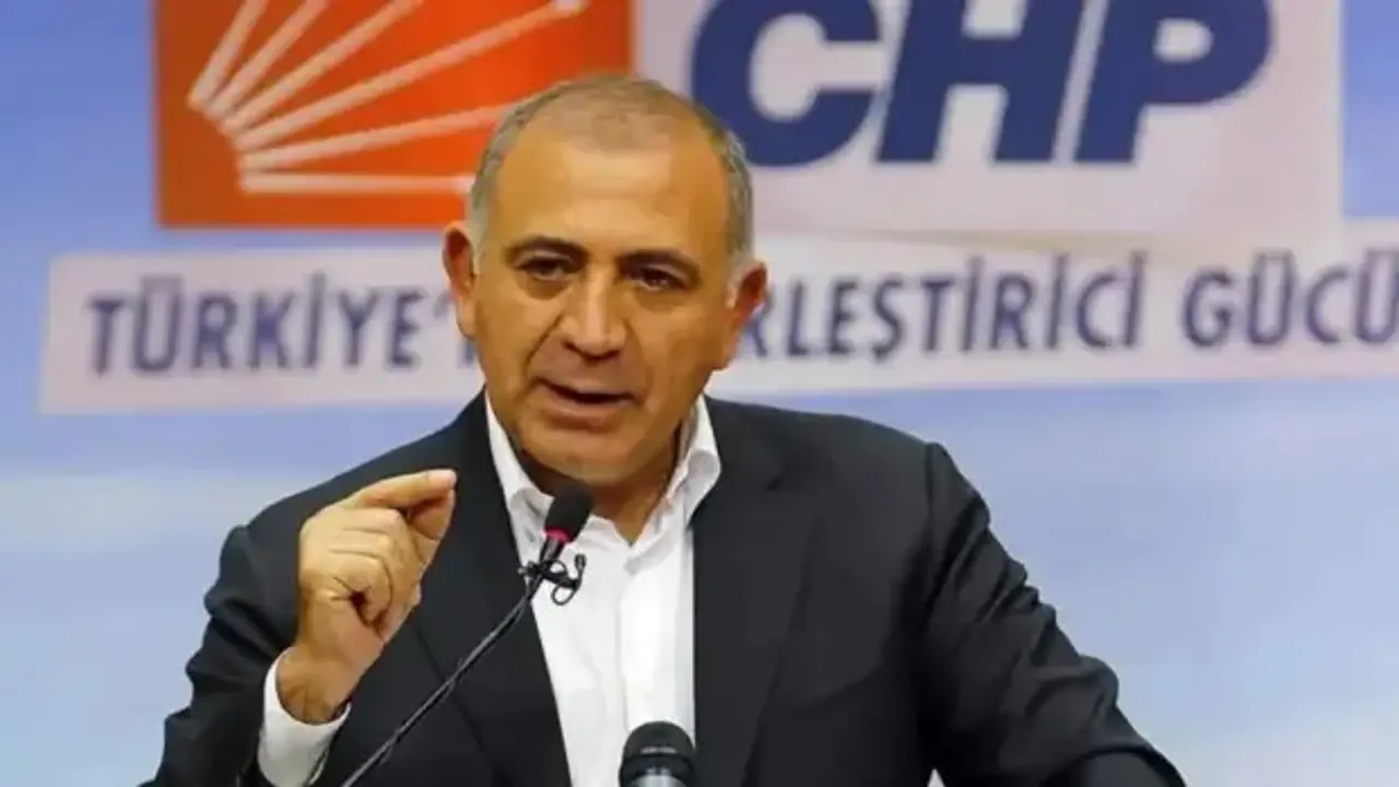 Özgür Özel'in yeni parti kararının ardından Gürsel Tekin'den ilk mesaj