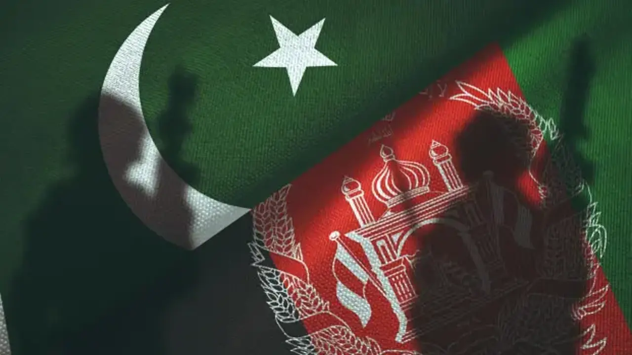 Pakistan'dan Afganistan sınırında operasyon: Onlarca sivil öldü