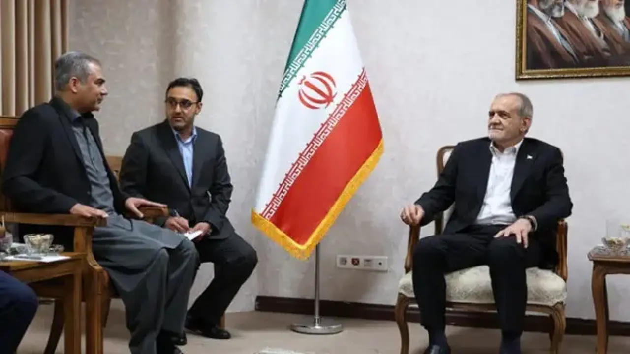 Pakistanlı Bakan İran'da! Pezeşkiyan ile görüştü
