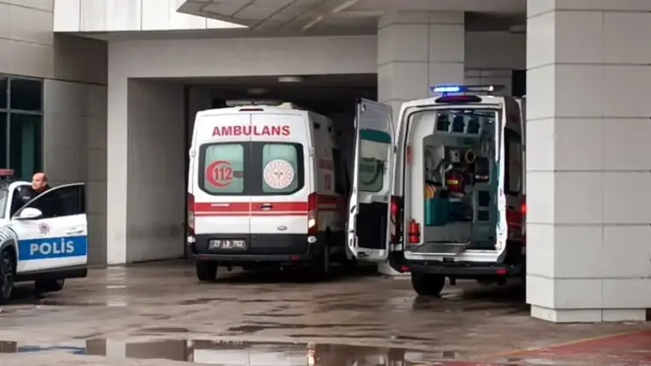Parkta bıçaklanan lise öğrencisi ağır yaralandı