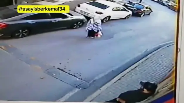 Pazardan dönen yaşlı kadına vurup kaçtı! Vicdansızlık anı kamerada