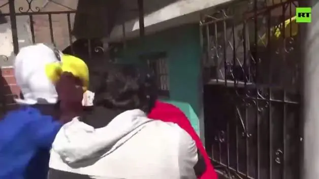 Peru'da sıra dışı operasyon: Dünya Kupası maskotu sandı polis çıktı