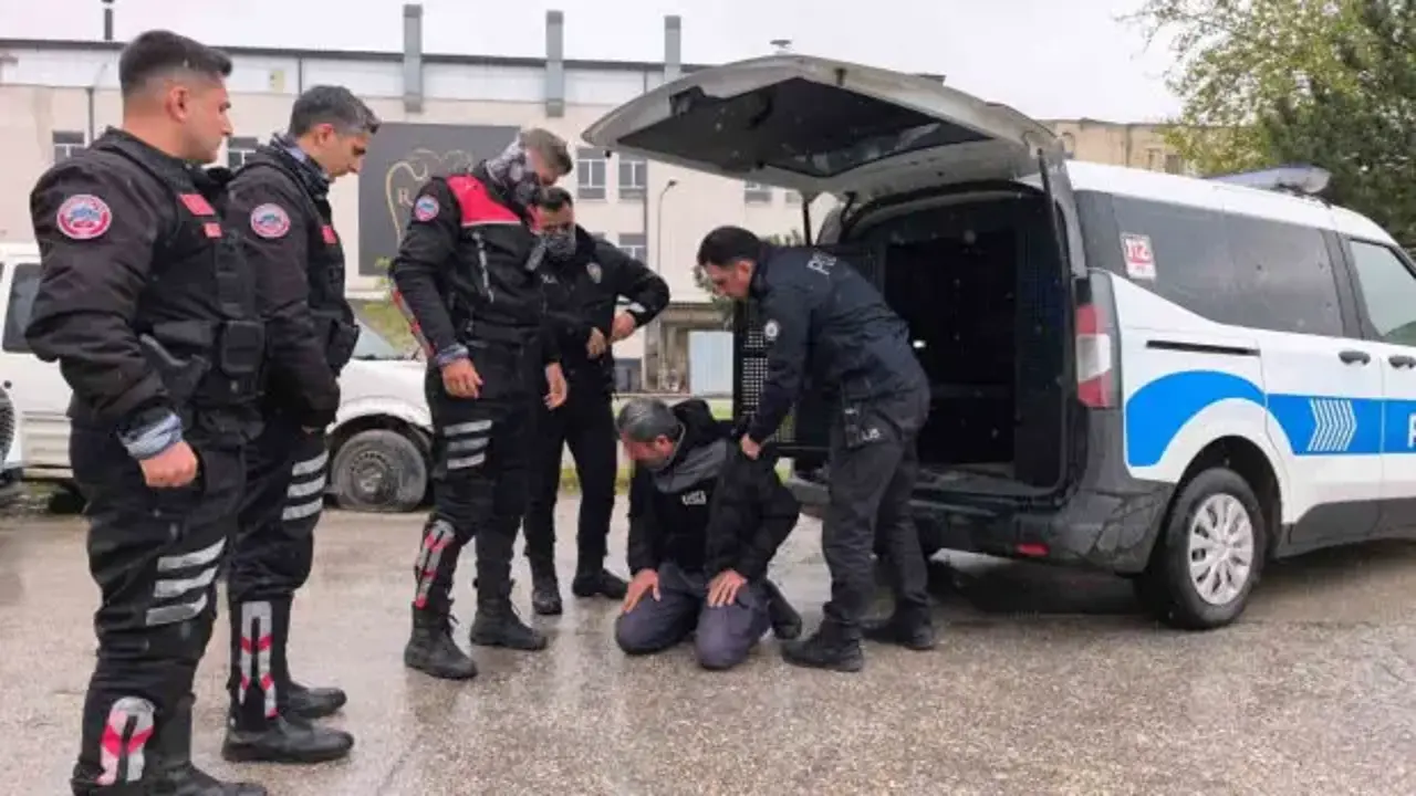 Polise direnen ehliyetsiz motosiklet sürücüsüne biber gazıyla müdahale