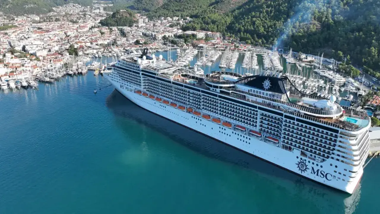 Resmen limana sığmadı: Binlerce turist esnafın yüzünü güldürdü