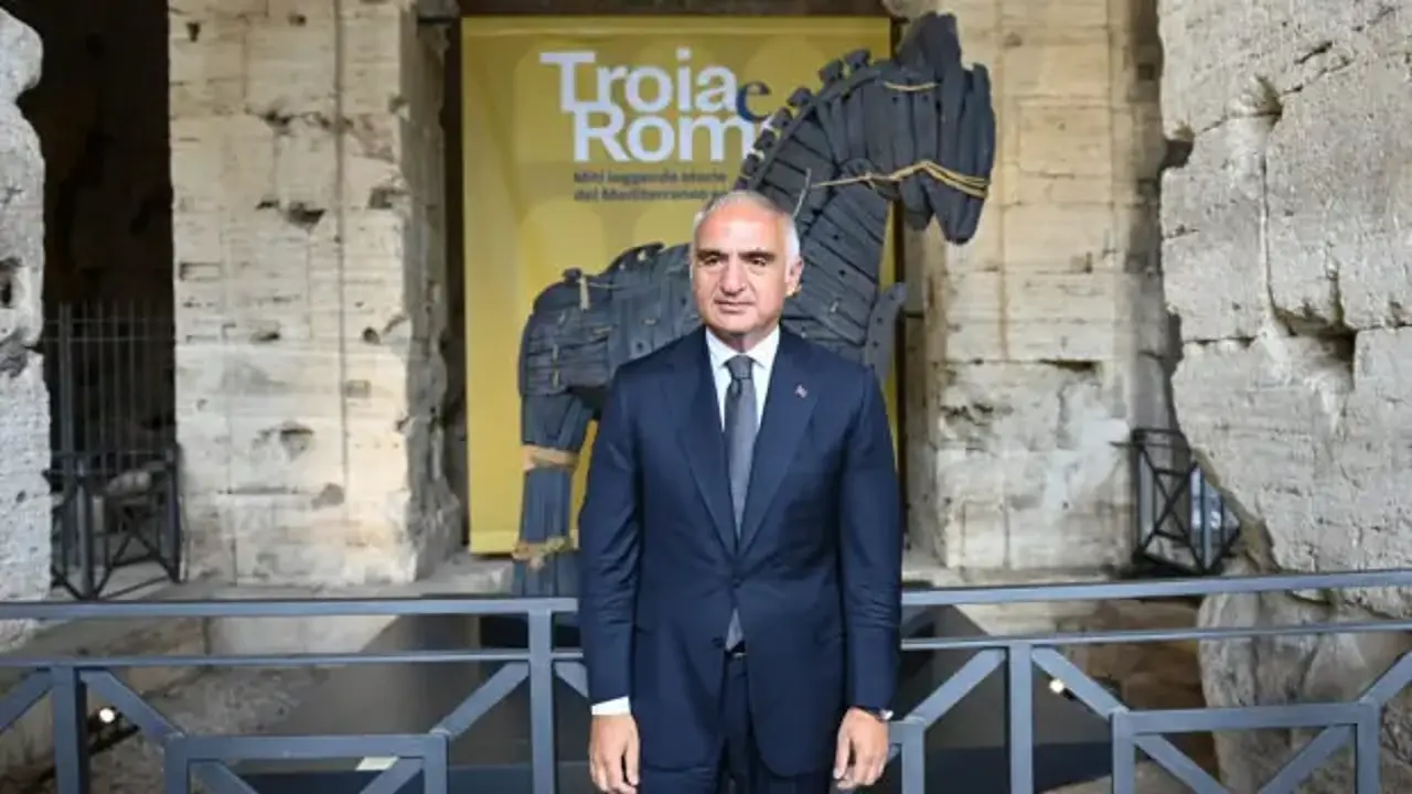 Roma'nın kalbi Kolezyum'da Troya'nın hikâyesi dünyayla buluştu