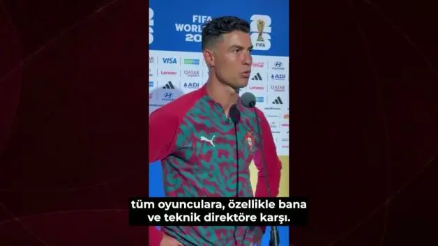 Ronaldo kendisine sorulan Messi sorularını dinlemiyor bile!