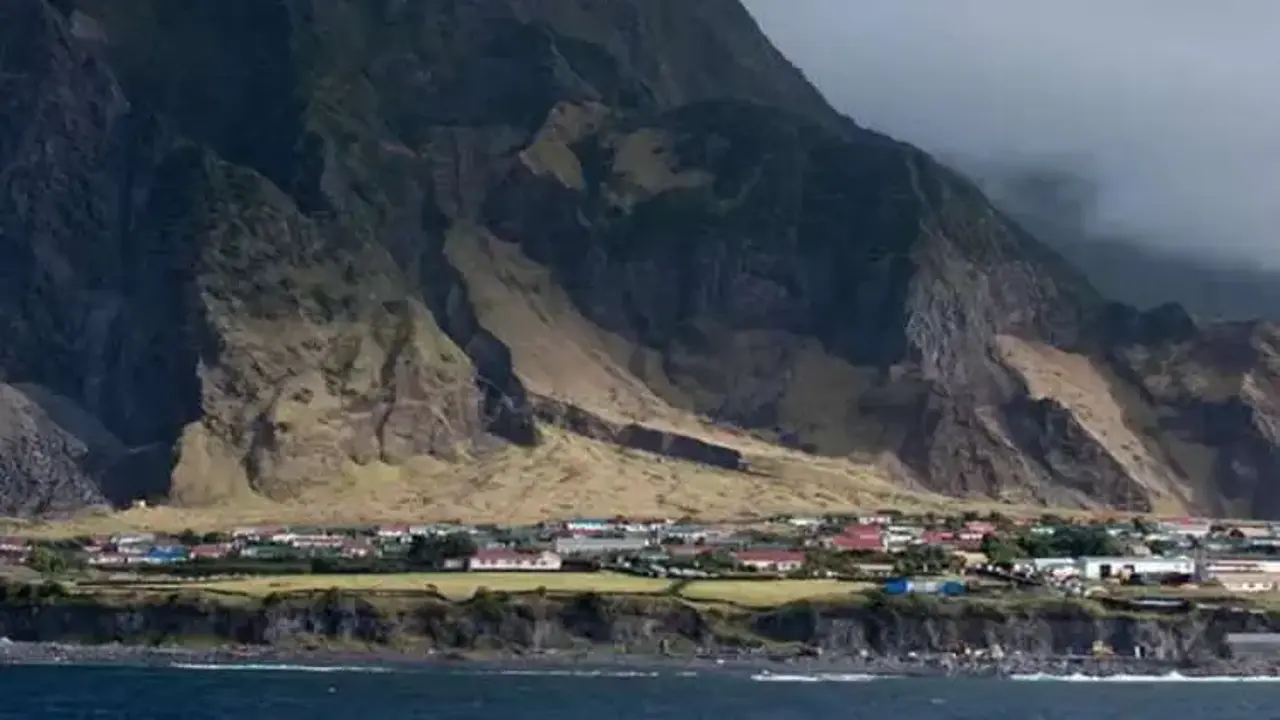 Ruhi Çenet nereye gidiyordu! ? Hangi ülkeye bağlı? Tristan da Cunha haritadaki yeri