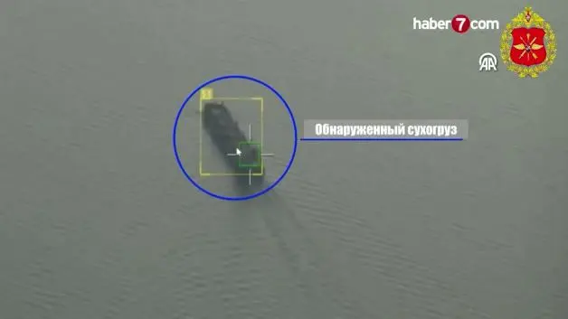 Rusya, Çornomorsk Limanı'nda askeri yük taşıdığı öne sürülen gemiyi vurduğunu açıkladı