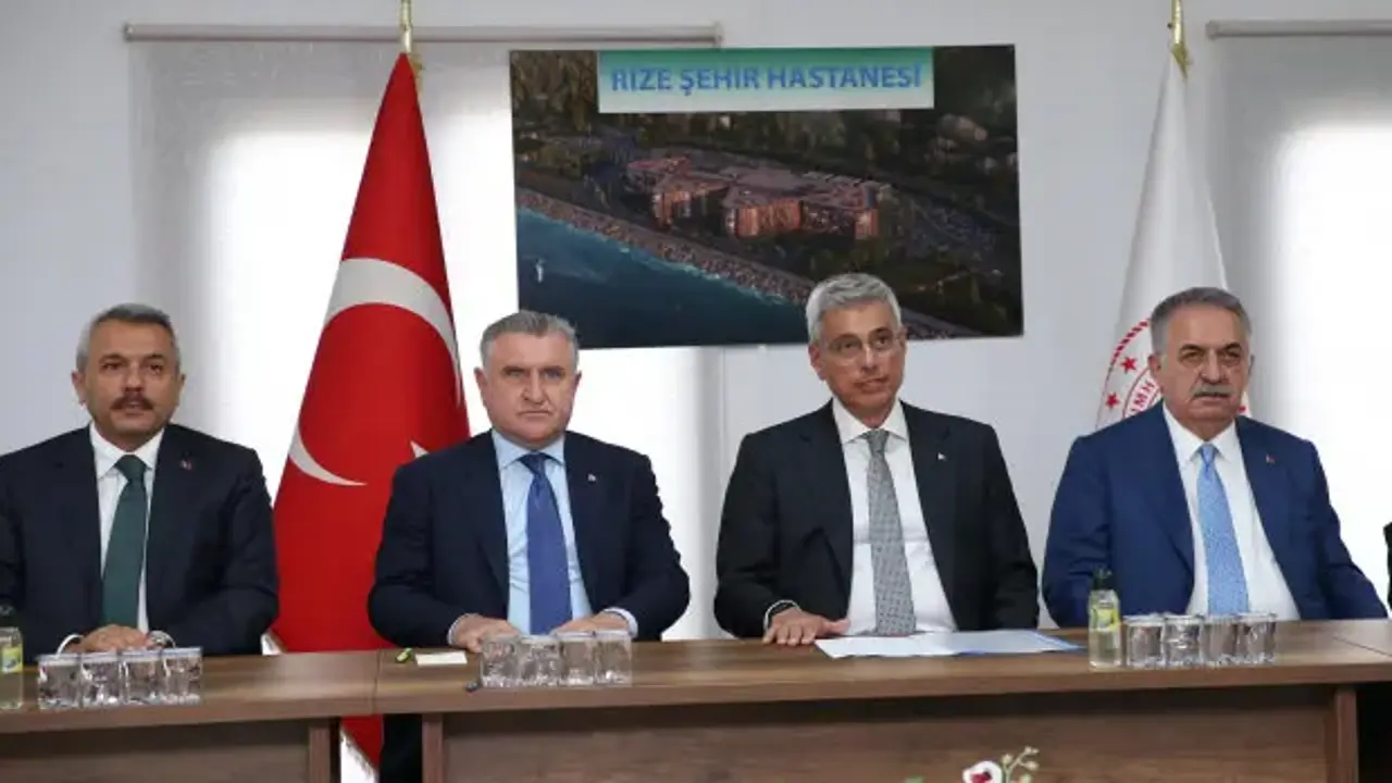 Sağlık Bakanı Memişoğlu Rize Şehir Hastanesinde incelemelerde bulundu