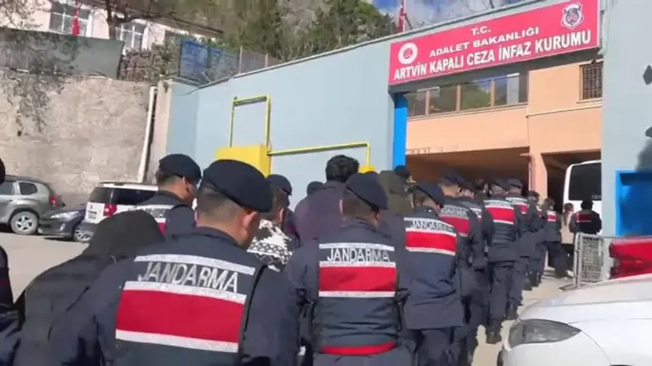 Sahte avukat çetesine 4 ilde operasyon: 28 tutuklama