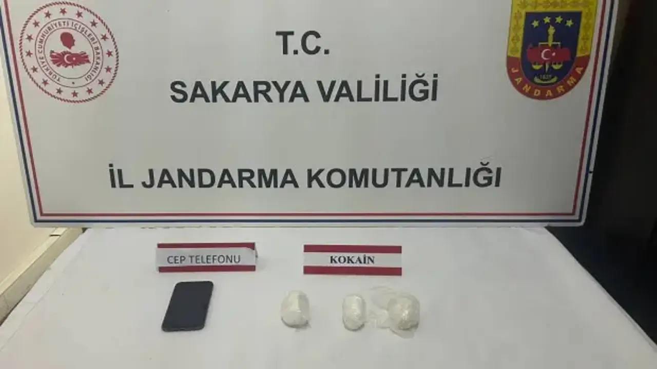 Sakarya’da uyuşturucu şebekesine dev darbe: 1 milyon liralık kokain ele geçirildi!