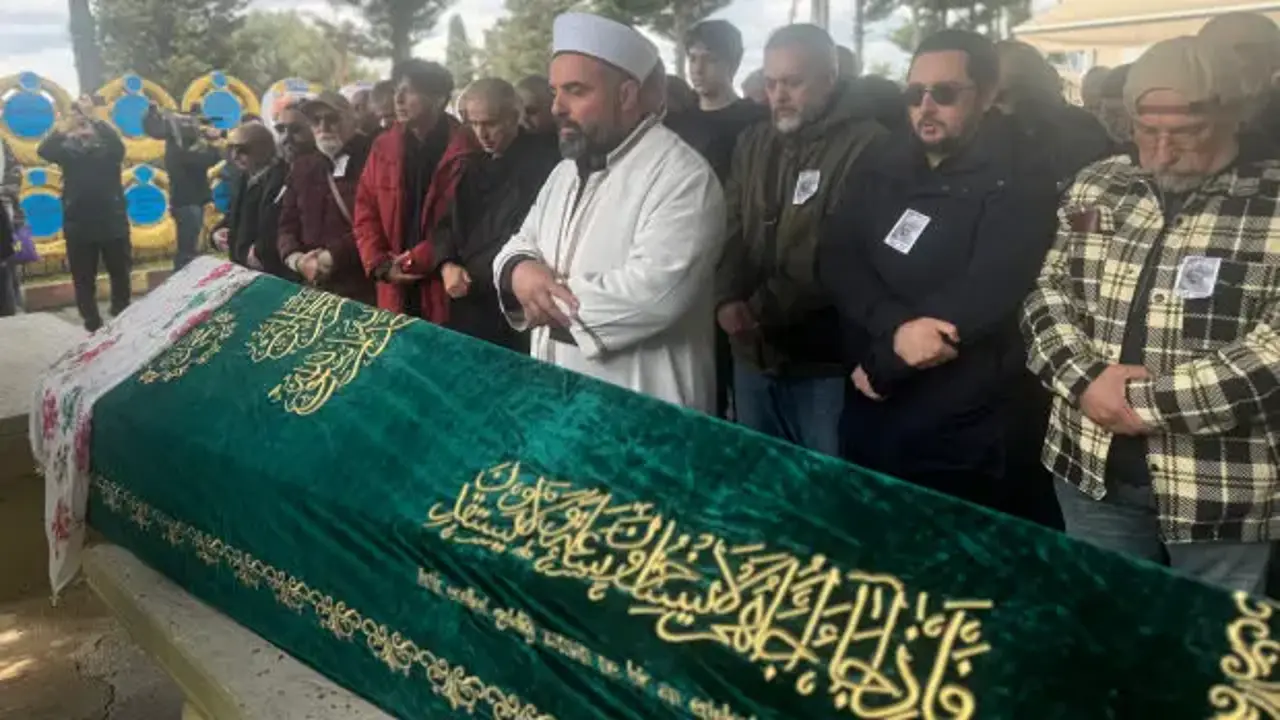Sanatçı Tülay Özer, son yolculuğuna uğurlandı
