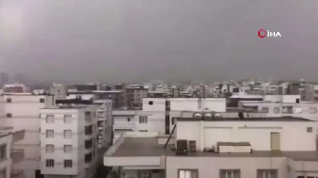 Şanlıurfa'da yıldırım düşme anı kameraya yansıdı!