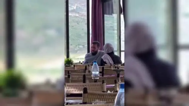 Şara eşiyle birlikte kafede görüntülendi! Tüm ülkede gündem olan anlar