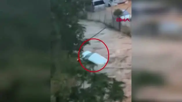 Sarıyer’de selde kaybolan Ahmet Derin’in aracının sürüklendiği anların görüntüsü ortaya çıktı