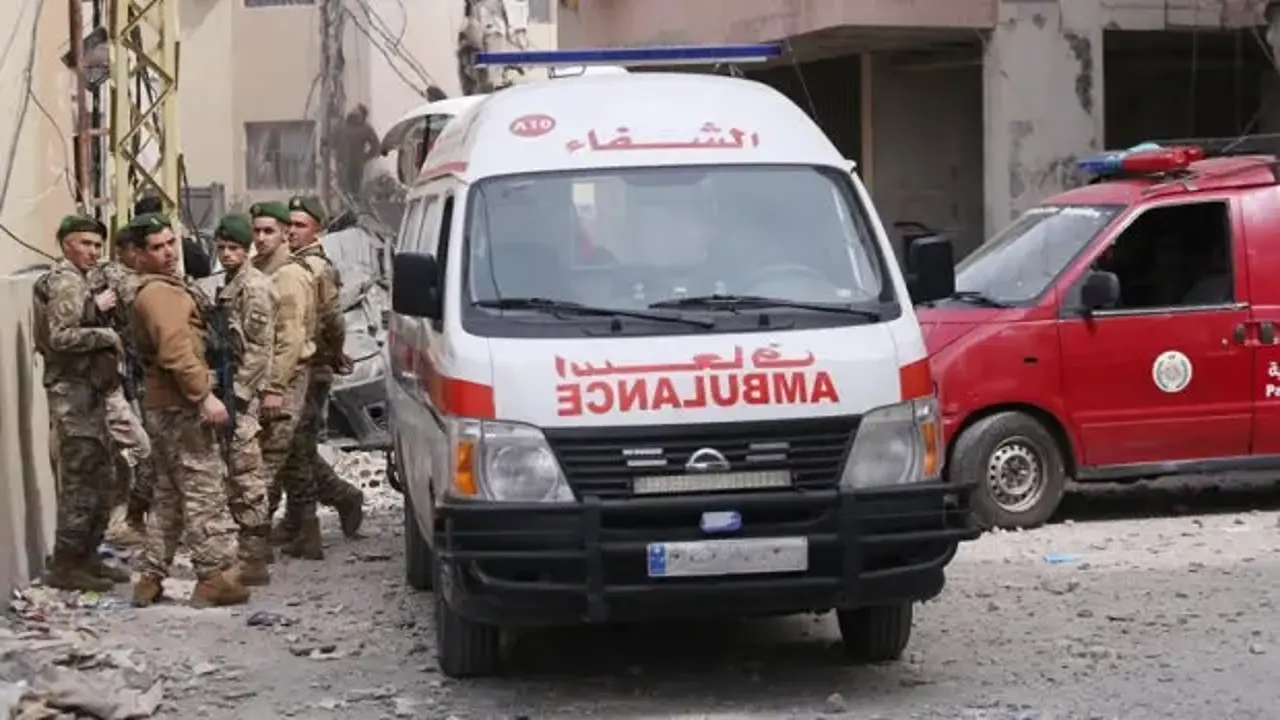 Savaşı ahlaksızca sürdürmeye devam ediyor! İsrail bu kez ambulansı hedef aldı