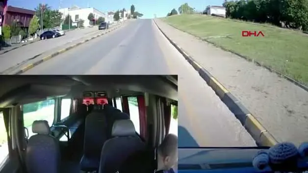 Savcı ile minibüs şoförünün trafikteki tartışması kamerada