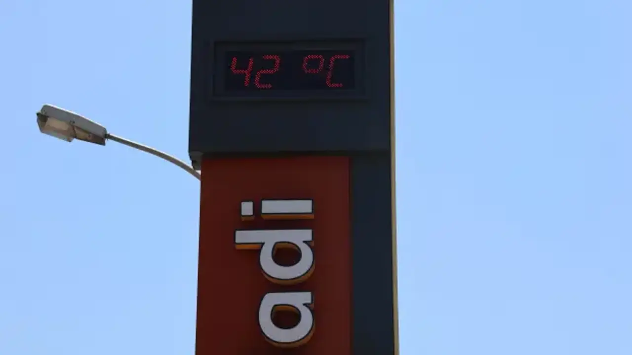 Şehir merkezi adeta yanıyor: Termometreler 42 dereceyi gösterdi!