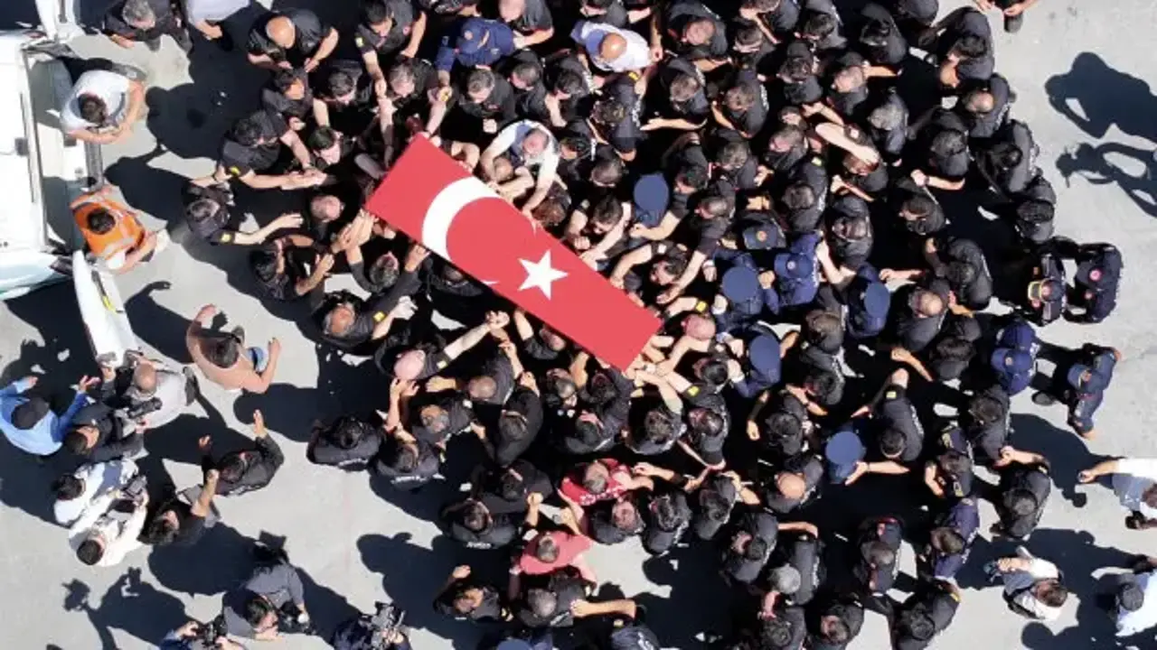 Şehit itfaiye eri, son yolculuğuna uğurlandı