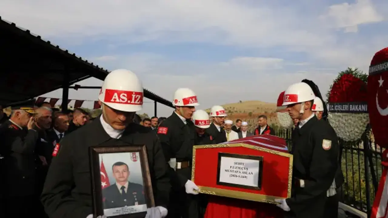 Şehit uzman çavuş, toprağa verildi! Baba olmak için gün sayıyormuş