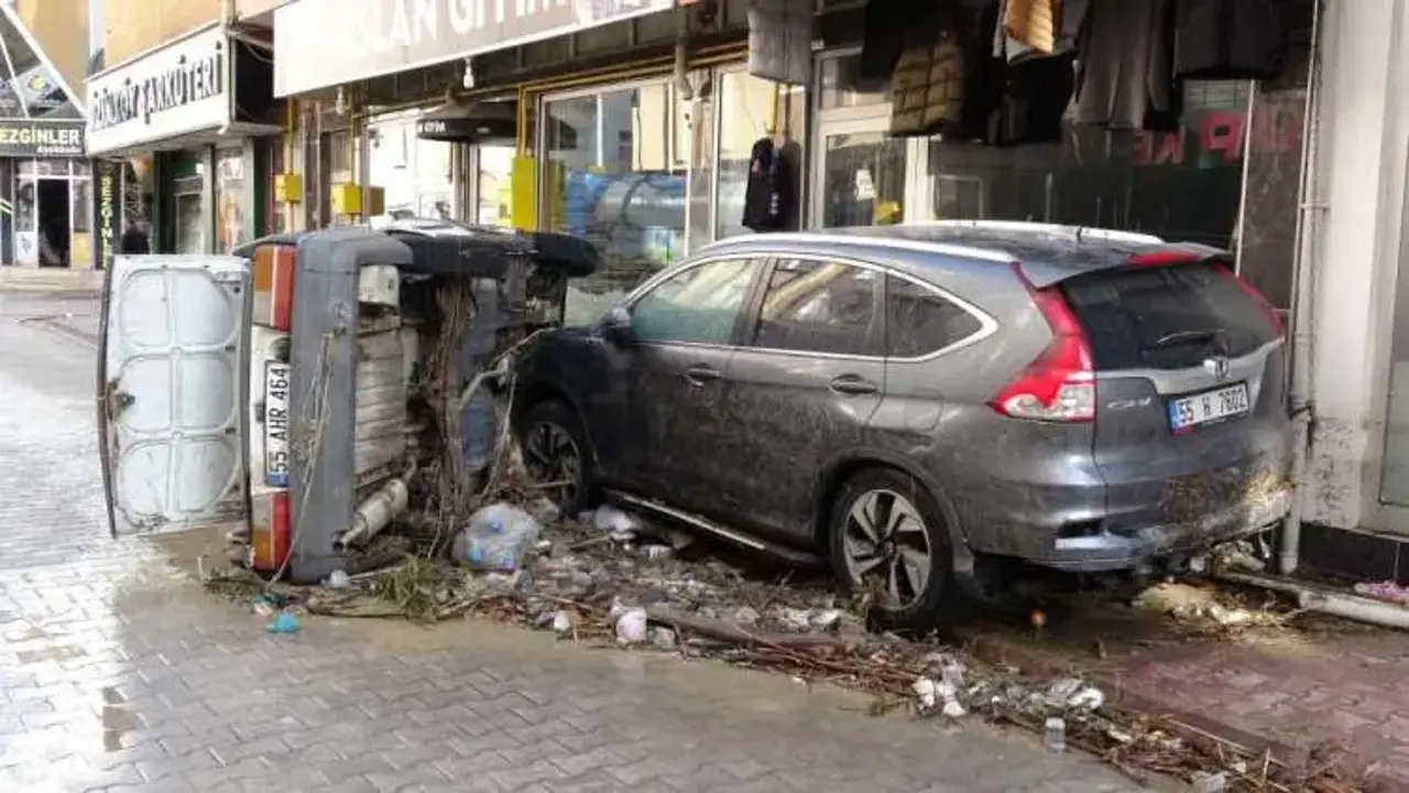 Sel felaketinin boyutu hava aydınlanınca ortaya çıktı