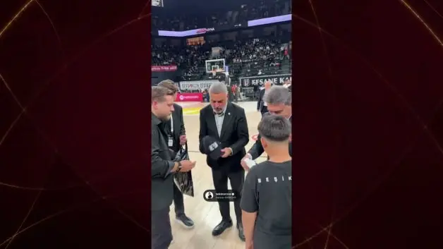 Serdal Adalı'dan minik taraftara anlam dolu hediye! 