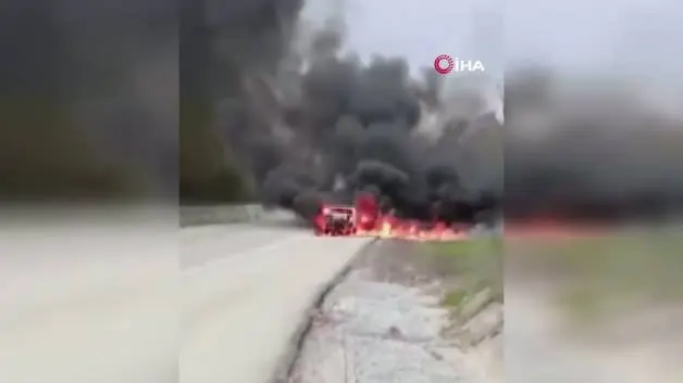Seyir halindeyken alev aldı: Otomobil küle döndü!