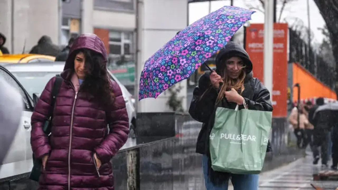 Sıcaklık düşüyor, yağış ve fırtına yolda! Meteoroloji'den peş peşe uyarı: 8 ile sarı kod!