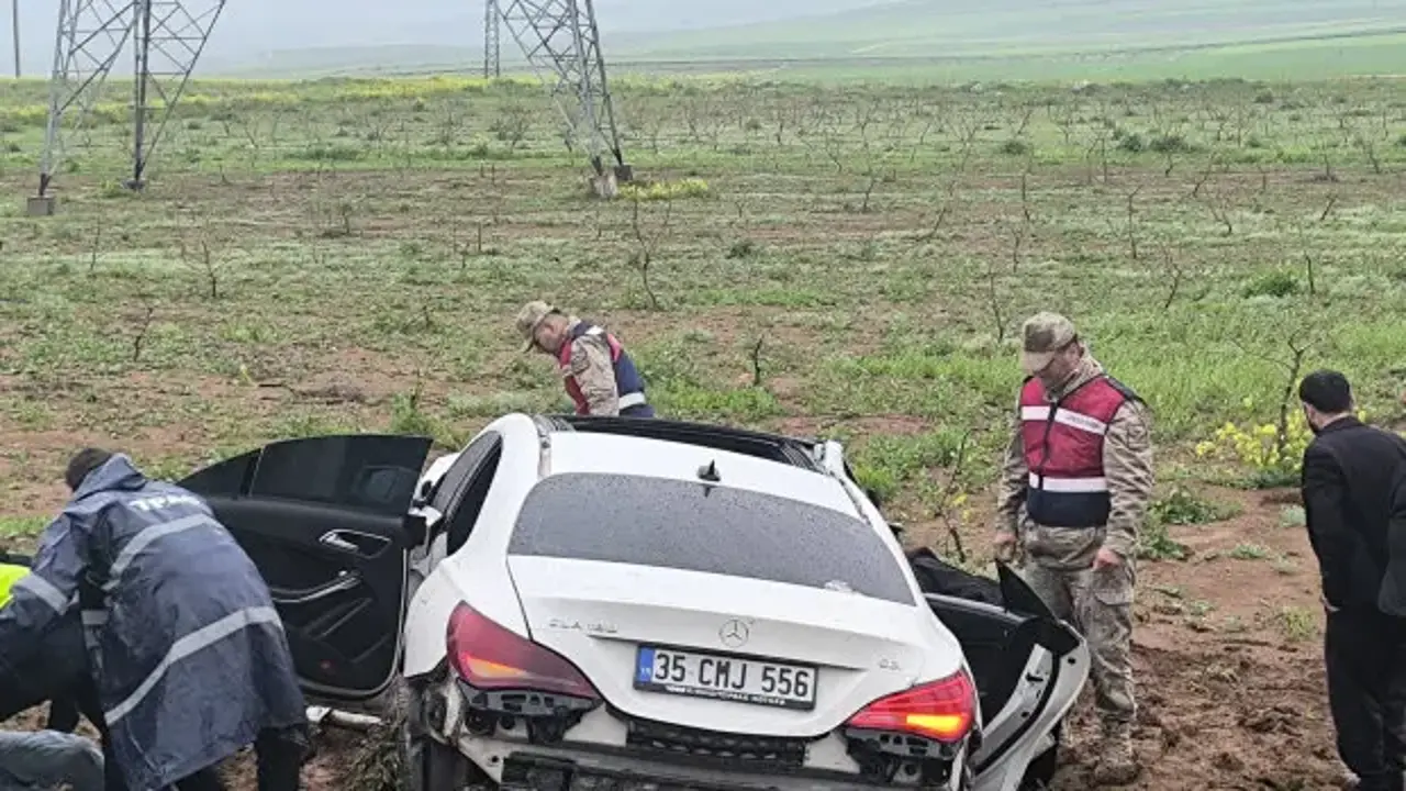 Siirt'te otomobil ile kamyonet çarpıştı: 2 ölü, 3 ağır yaralı