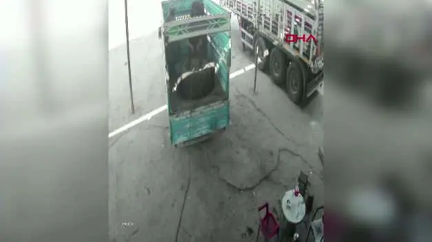 Siirt’te şişirilen lastik bomba gibi patladı: 2 yaralı