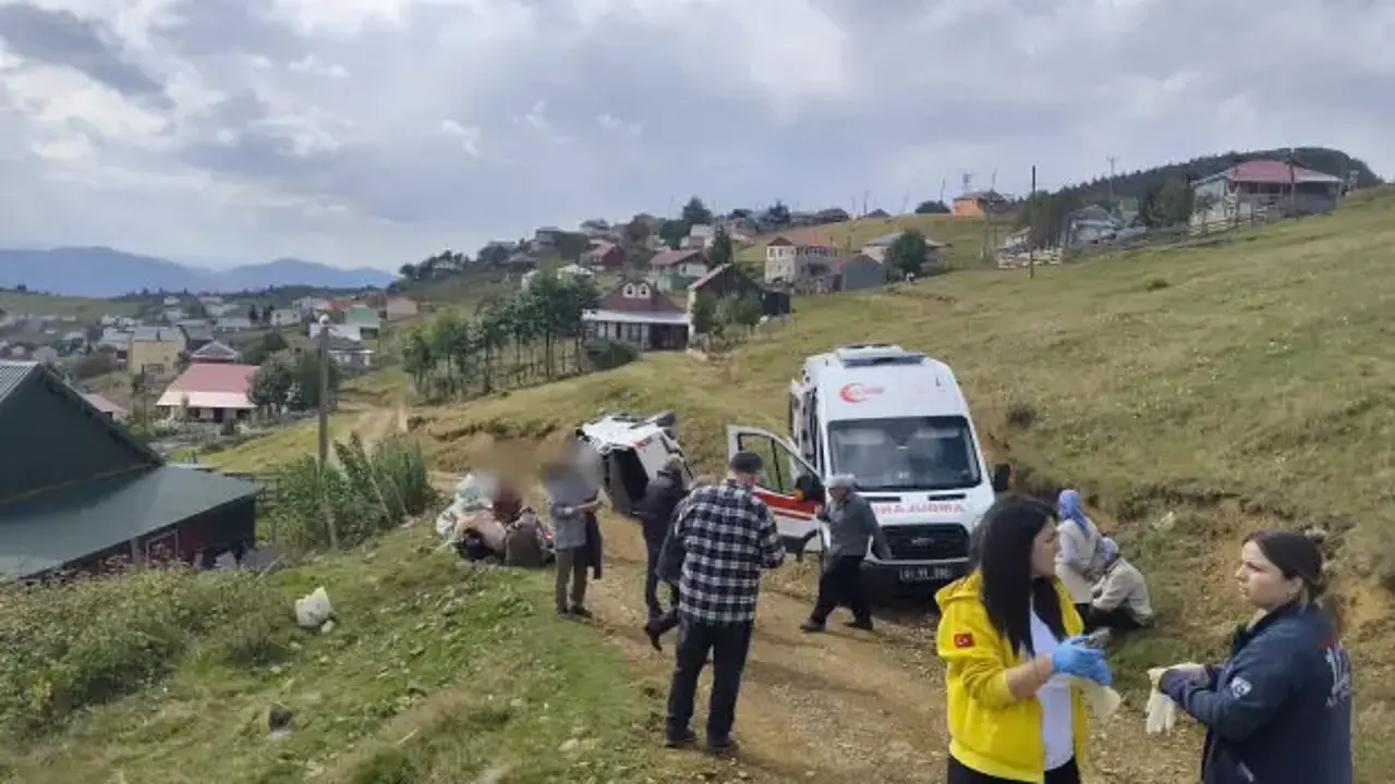 Sis Dağı Yaylası'nda kamyonet uçuruma yuvarlandı: 1'i ağır 4 yaralı