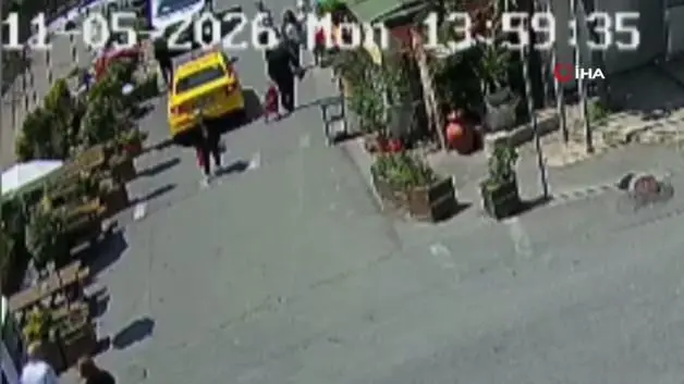 Şişli’de geri geri giden taksi, yaşlı kadını altına aldı