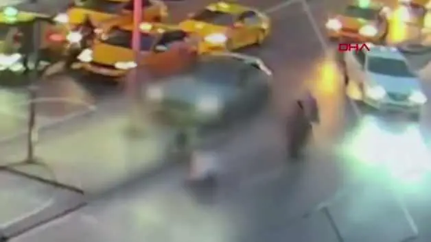 Şişli’deki trafik kazasında üzerine trafik ışığı devrilen Mısırlı turist hayatını kaybetti
