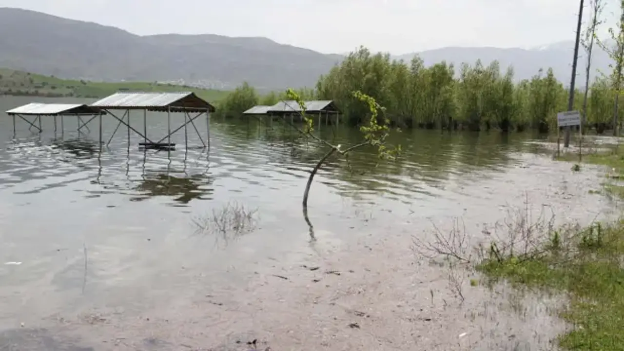 Sivas’ta baraj taştı! Tesisler sular altında