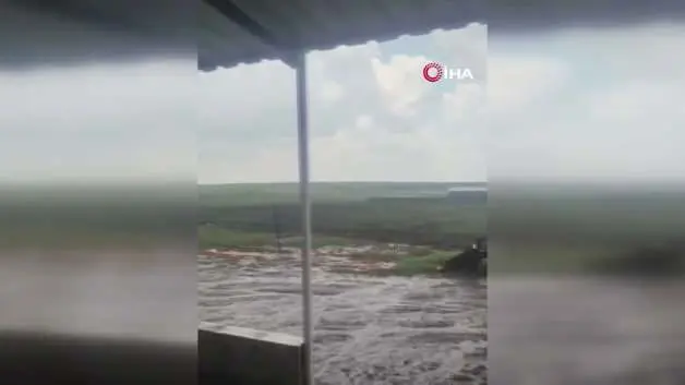 Siverek’te gökyüzü beyaza döndü! Misket büyüklüğünde dolu yağdı